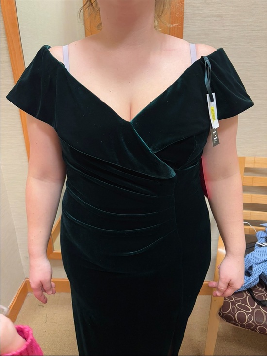 Xscape Dresses & Skirts - Elegant Off-Shoulder Velvet Evening Dress in Deep Green